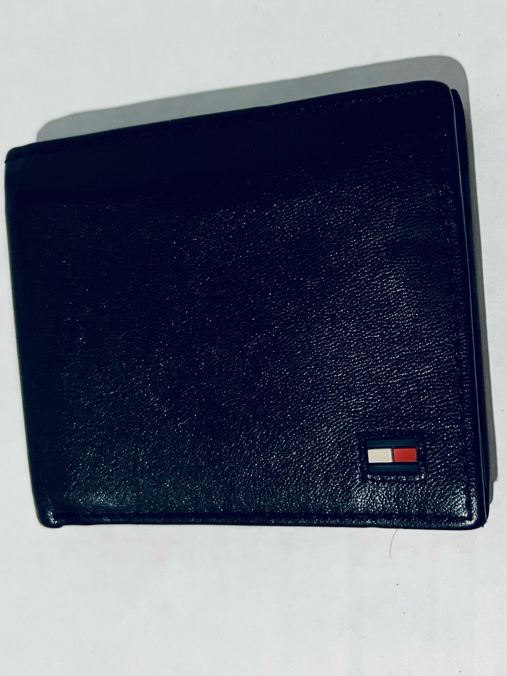 Tommy Hilfiger NEW Black Leather Fold Wallet with Signature Flag.  B9